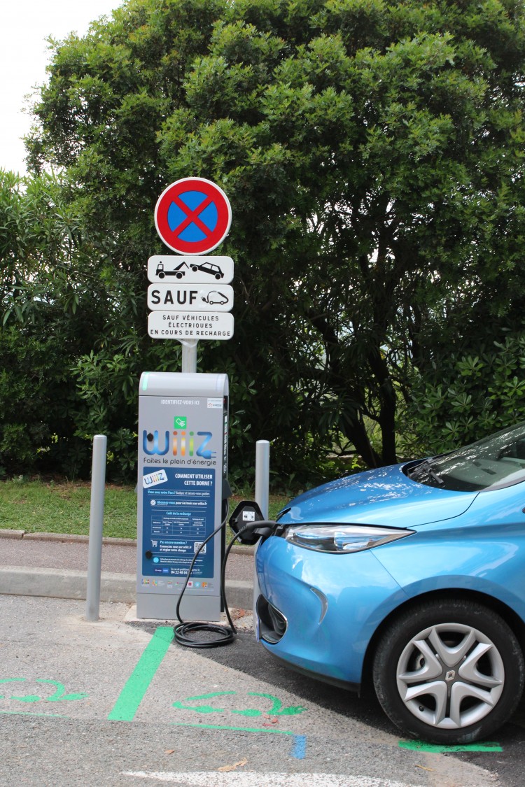 image-Bornes de recharge pour véhicules électriques-1